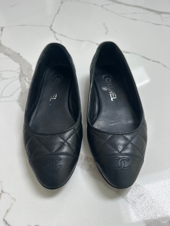CHANEL Shoes - Chanel Vintage CC Cap Toe Calfskin Black Quilted Flats Sz 36